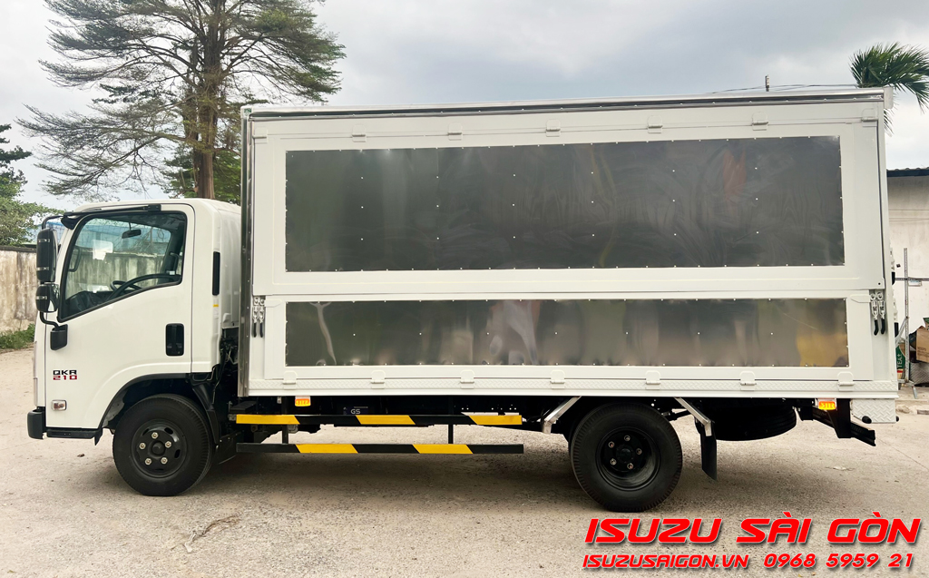 Xe Tải Isuzu 1T9 Thùng Kín Cánh Dơi 2